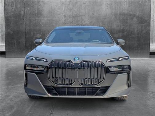 2025 BMW 750e xDrive