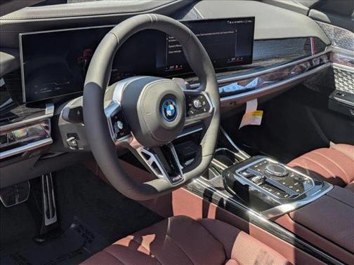 2025 BMW 750e xDrive