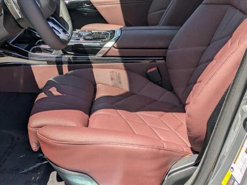 2025 BMW 750e xDrive