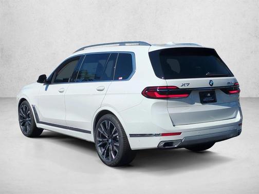 Alpine White 2026 BMW X7 xDrive40i