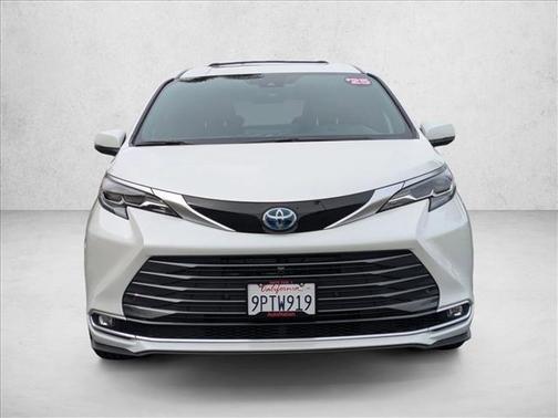 2025 Toyota Sienna Platinum 7 Passenger