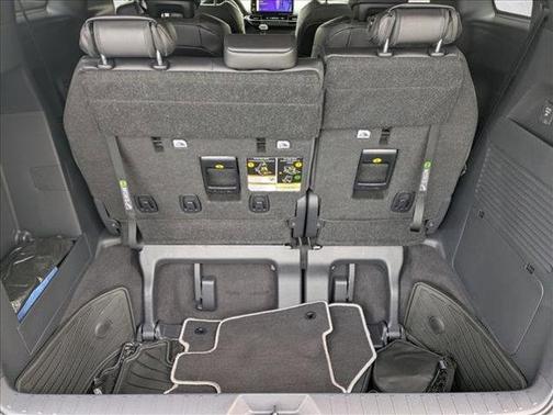 2025 Toyota Sienna Platinum 7 Passenger