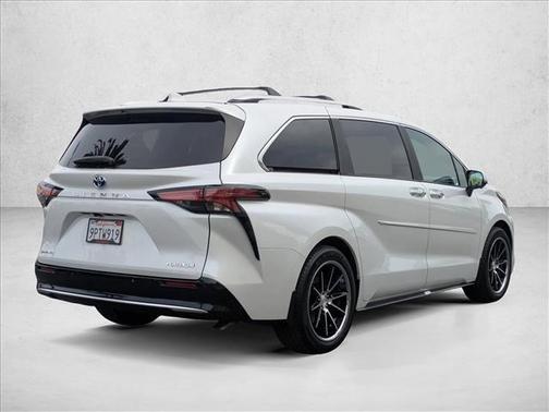 2025 Toyota Sienna Platinum 7 Passenger