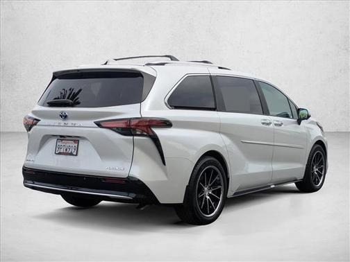 2025 Toyota Sienna Platinum 7 Passenger