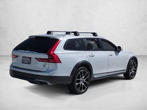 2017 Volvo V90 Cross Country T6