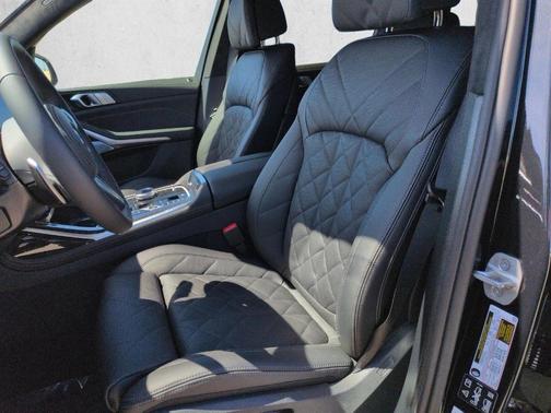 Black Sapphire Metallic 2026 BMW X7 xDrive40i