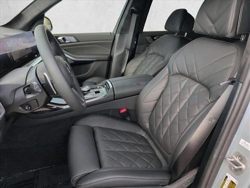 Gray Metallic 2026 BMW X7 xDrive40i
