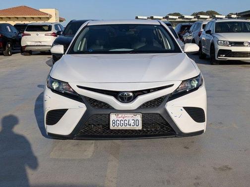Super White 2019 Toyota Camry SE