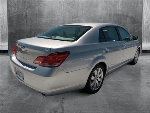 2005 Toyota Avalon XLS