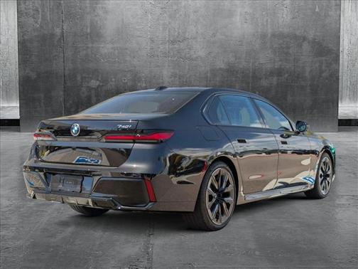 2025 BMW 740 i