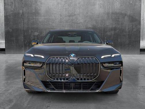 2025 BMW 740 i