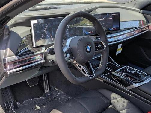 2025 BMW 740 i