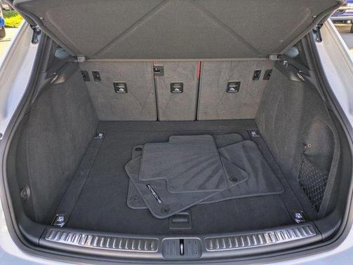 2022 Porsche Macan Base