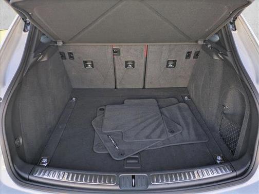 2022 Porsche Macan Base