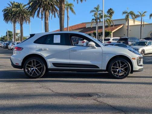 2022 Porsche Macan Base