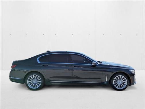 2022 BMW 740 i