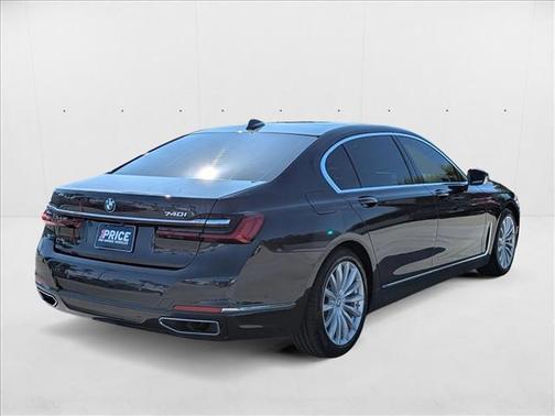 2022 BMW 740 i