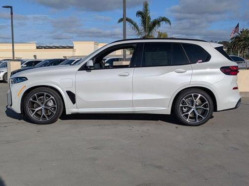 Mineral White Metallic 2026 BMW X5 PHEV xDrive50e