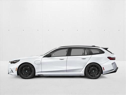 Alpine White 2027 BMW M5
