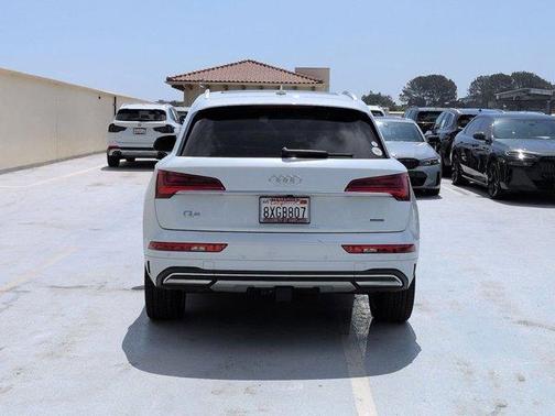 Glacier White Metallic 2021 Audi Q5 40 Premium Plus
