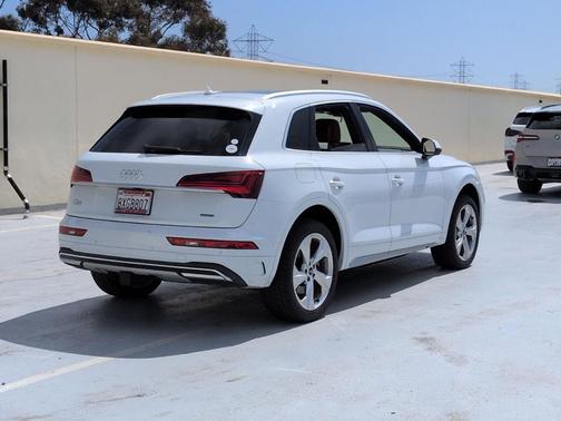 Glacier White Metallic 2021 Audi Q5 40 Premium Plus