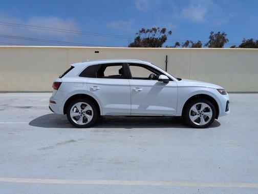 Glacier White Metallic 2021 Audi Q5 40 Premium Plus
