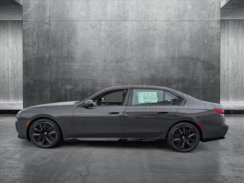2025 BMW 740 i