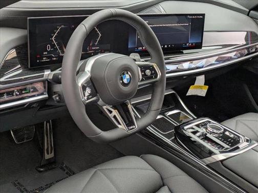 2025 BMW 740 i