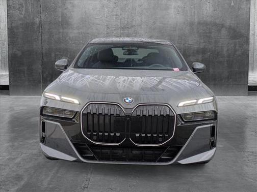 2025 BMW 740 i