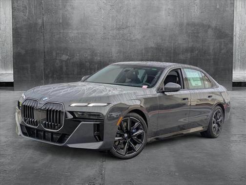 2025 BMW 740 i