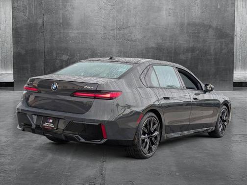 2025 BMW 740 i