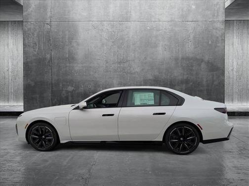 2025 BMW 750e xDrive