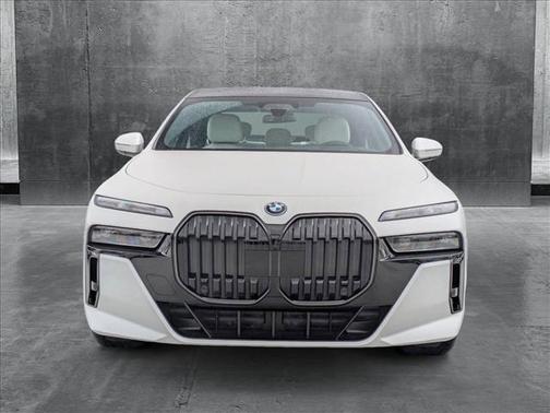 2025 BMW 750e xDrive