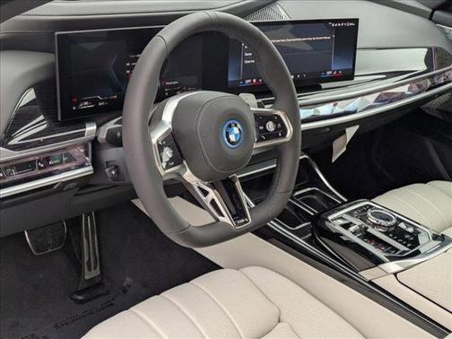 2025 BMW 750e xDrive