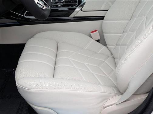 2025 BMW 750e xDrive
