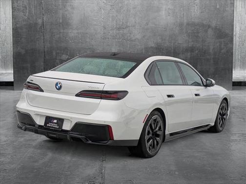2025 BMW 750e xDrive
