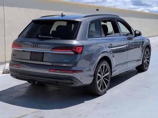 Samurai Gray Metallic 2021 Audi Q7 55 Premium Plus