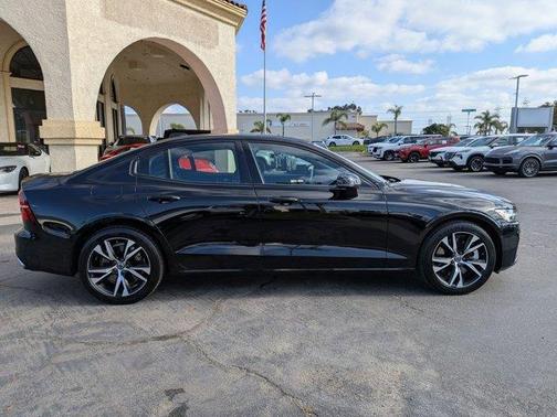 2022 Volvo S60 Recharge Plug-In Hybrid T8 R-Design Extended Range