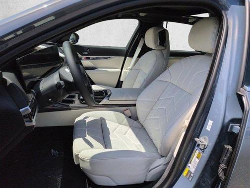 Sparkling 2026 BMW i7 EDrive50