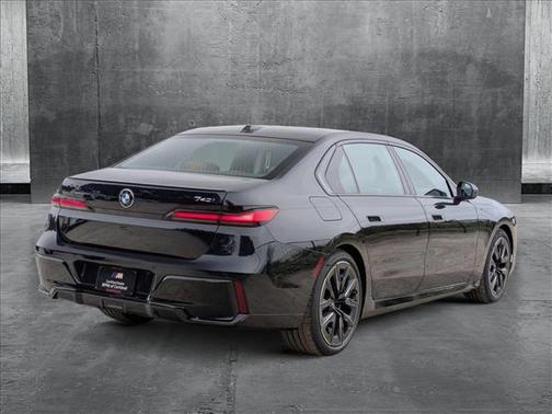 2025 BMW 740 i