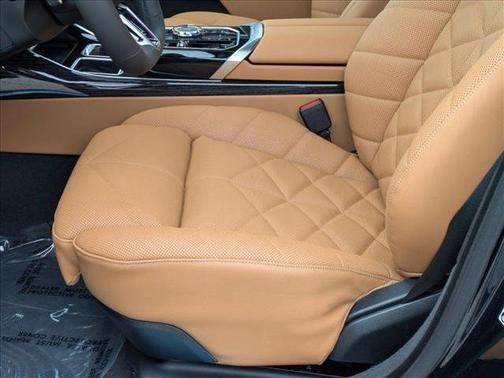 2025 BMW 740 i