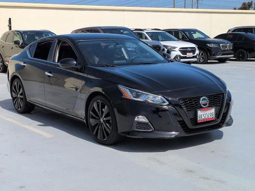 Black 2019 Nissan Altima 2.5 S