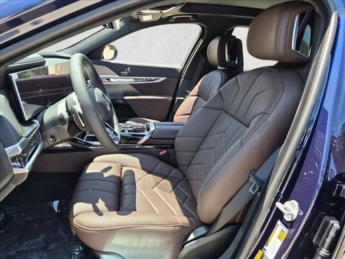 Tanzanite Blue II Metallic 2026 BMW i7 EDrive50