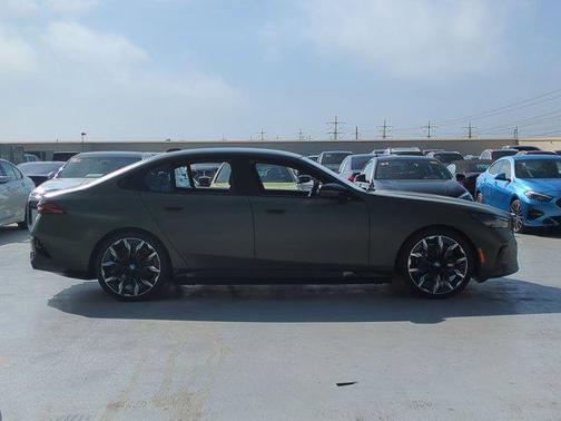 2025 BMW i5 M60
