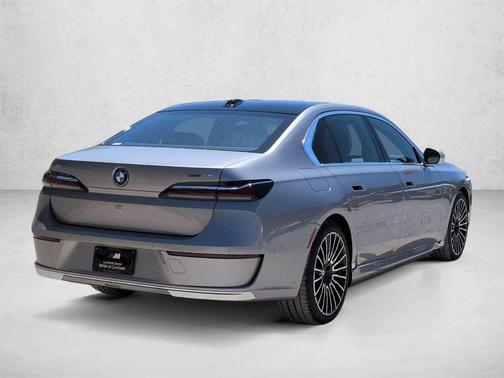 Space Silver 2026 BMW i7 XDrive60