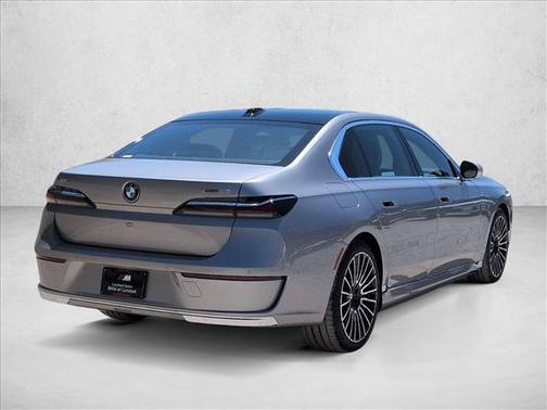 Space Silver 2026 BMW i7 XDrive60