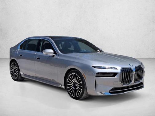 Space Silver 2026 BMW i7 XDrive60