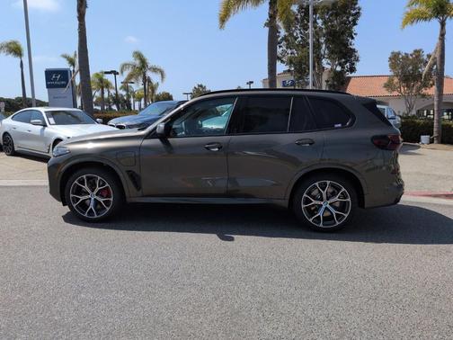 Manhattan Green Metallic 2026 BMW X5 PHEV xDrive50e