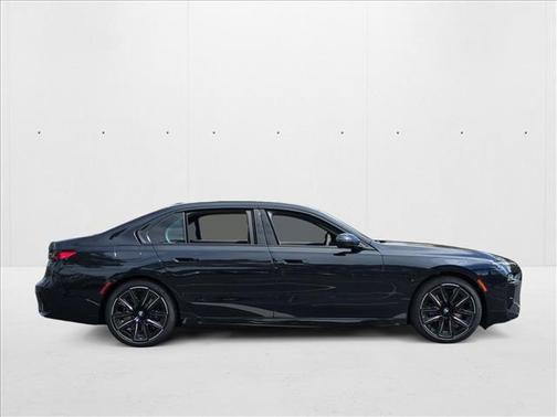 2025 BMW 740 i