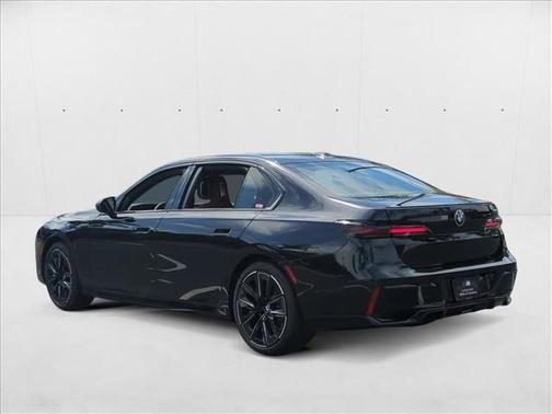 2025 BMW 740 i